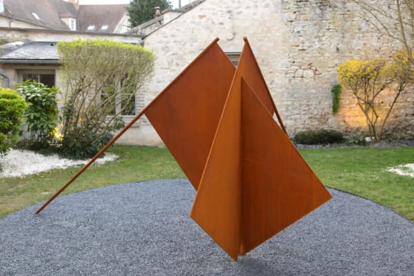 Mircea Cantor, Give More Sky To The Flags, 2016