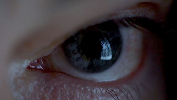 Douglas Gordon, bloodshot, 2020