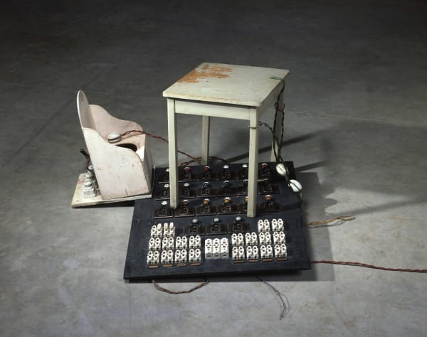 Marianne Berenhaut, La Chaise électrique (Vie privée series), 1999