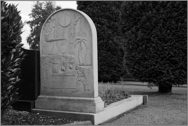 Yossi Breger, Marcel Broodthaers's grave, Brussels, 2011