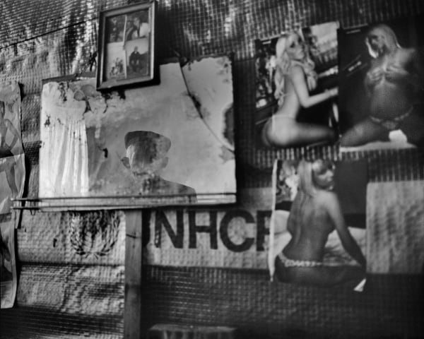 Pavel Wolberg, Old man in the mirror (Kosovo), 2009