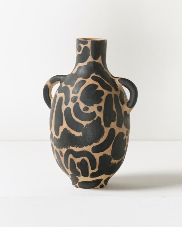 Lydia Hardwick, Stoneware pot with black slip