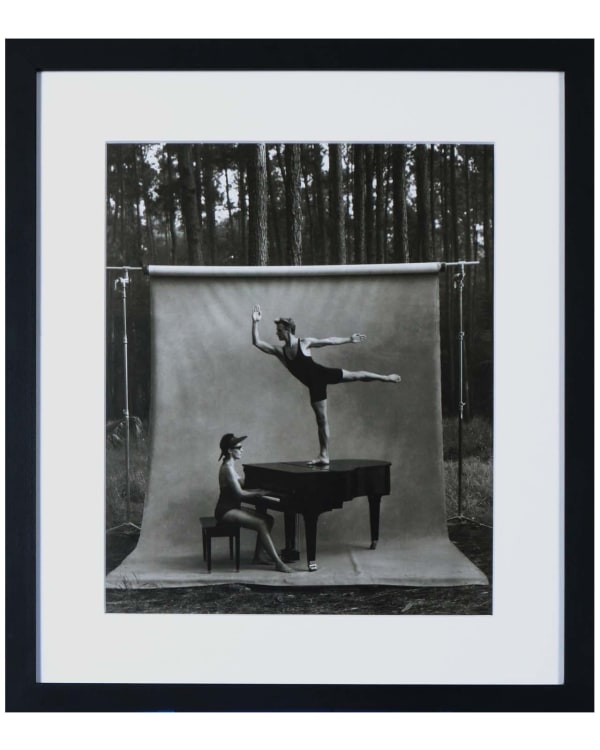 Annie Leibovitz, Mikhail Baryshnikov and Linda Dowdell, White Oak, Florida 1990