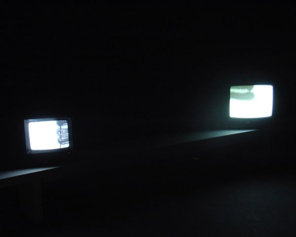 余政達 YU Cheng-Ta Moving Lines, 2003 雙頻道錄像 Two-channel video Dimension variable; color with sound, 3'46'' loop, Ed. 1/5 5 Ed. + 1 A.P.