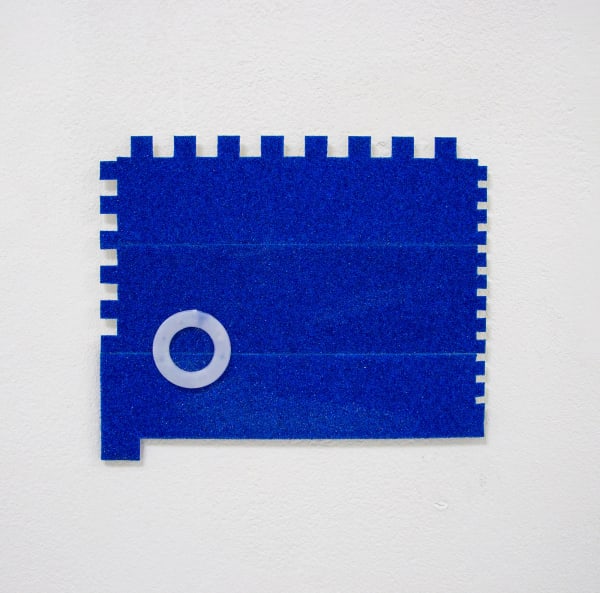 龔寶稜 Pao-Leng KUNG 造路 Road Construction, 2020 塑膠、金剛砂止滑條 Plastic, anti-slip tape 15.2 x 18 cm