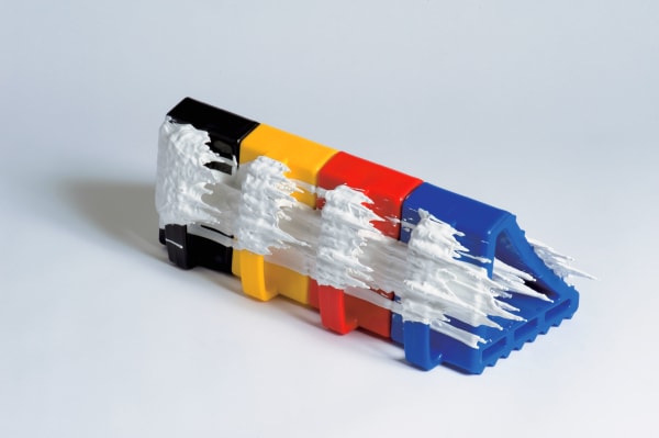 金氏徹平 Teppei KANEUJI 白色釋出 (煞車) White Discharge (Tire Stoppers), 2009 塑膠發現物、顏料、樹脂 Plastic found object, pigment and resin 6 1/8 x 17 3/8 x 8 1/4 in 15.5 x 44 x 21 cm