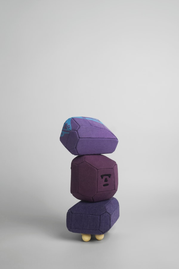 劉正堃 Abei LIU, 紫色呢喃石悄悄守護著 Whisperocks: Purple , 2025