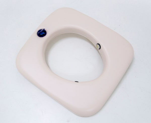 龔寶稜 Pao-Leng KUNG 易開蓋 Easy Open Lid, 2021 坐墊、塑膠、壓克力顏料、橡膠、萬向輪 Foam seat cushion, plastic, acrylic, rubber and universal wheel 16 1/2 x 15 1/2 x 4 in 42 x 39.5 x 10 cm