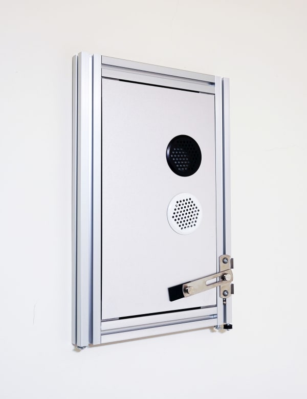 龔寶稜 Pao-Leng KUNG Metal Shell (Locker), 2022 不鏽鋼、鋁、泡綿、磁鐵、塑膠、螺絲 Stainless steel, aluminium, foam, magnet, plastic and screws 16 3/8 x 10 1/4 x 1 3/4 in 41.5 x 26 x 4.5 cm