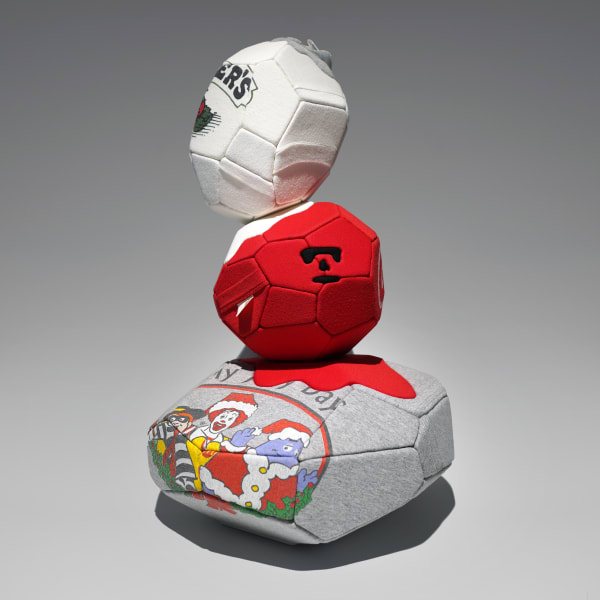 劉正堃 Abei LIU Re. #14, 2024 3D建模、高密度發泡聚苯乙烯、二手衣手工縫製、木箱 3D modeling, EPS, 2nd hand clothes, wooden crate 67 x 40 x 40 cm