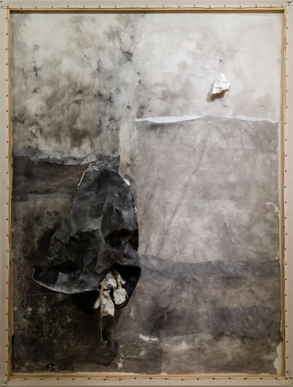 林延 LIN Yan 露水 Dew, 2015 紙、墨、棉線/ 亞麻布 Paper, ink and cotton thread on linen 76 x 57 7/8 x 15 3/4 in 193 x 147 x 40 cm