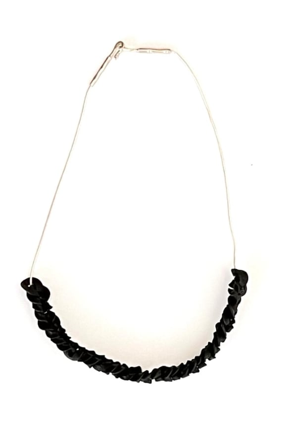 Dominic White Fine Overlap Chain, 2022 kelp, silver 20 x 12.5 x 1 cm