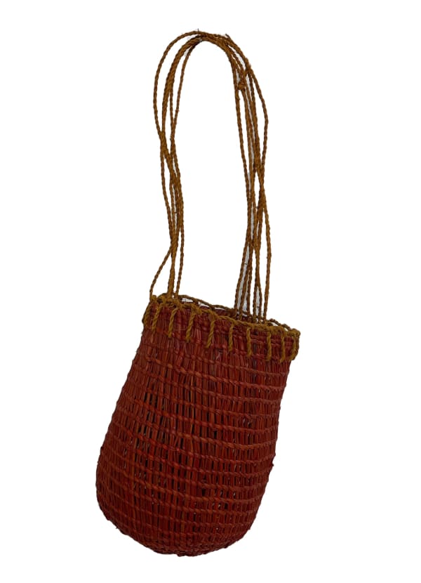 Margaret Djarrbalabal Mindirr (Pandanus Bag), 2023 Gunga (Pandanus) and natural dyes 17 x 11 cm 6 3/4 x 4 3/8 in