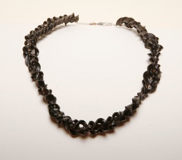 Dominic White Kelp Overlap Chain 2 kelp, silver 23 x 22 x 2 cm 9 x 8 5/8 x 3/4 in