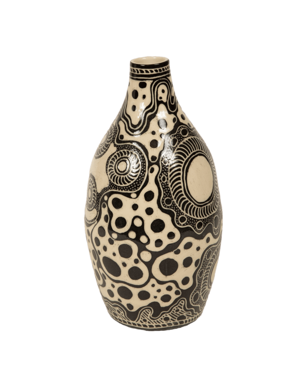 Vivian Pingkayi Thompson Kungkarangkalpa / Seven Sisters, 2022 stoneware 25.5 x 13.5 cm 10 x 5 1/4 in