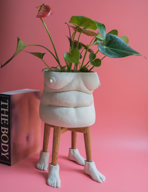 Sam Dawood, Pot Belly with Feet Stand, 2019