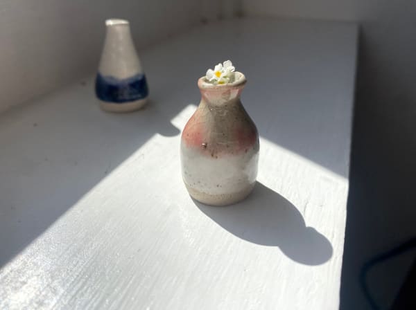 Tilly Slight, Pink crackle collar, 2023