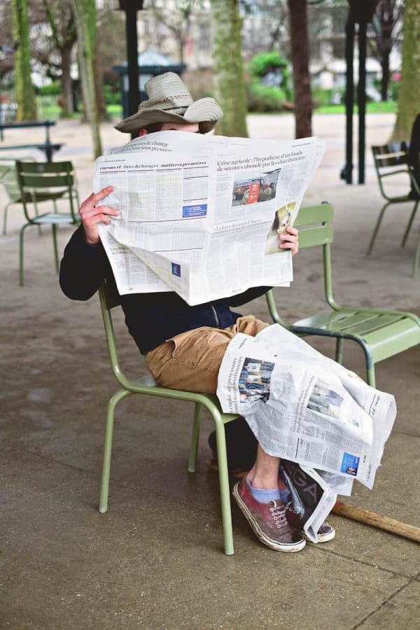Paulien Oltheten, Reading the news, 2017