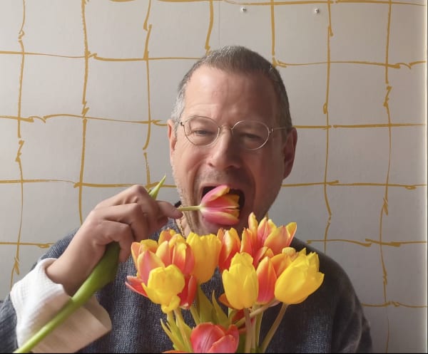 Kenny Schachter Eating the Bubble, 2021 Video file on digital media