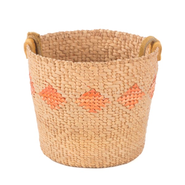 Lot 42 TERI ROFKAR (1956-2016) TLINGIT Woven Basket with Red Diamond Pattern and Handle, 2000s woven natural and dyed spruce root, prepared leather, 3 x 3.75 x 3.75 in (7.6 x 9.5 x 9.5 cm) ESTIMATE: $1,800 — $2,800