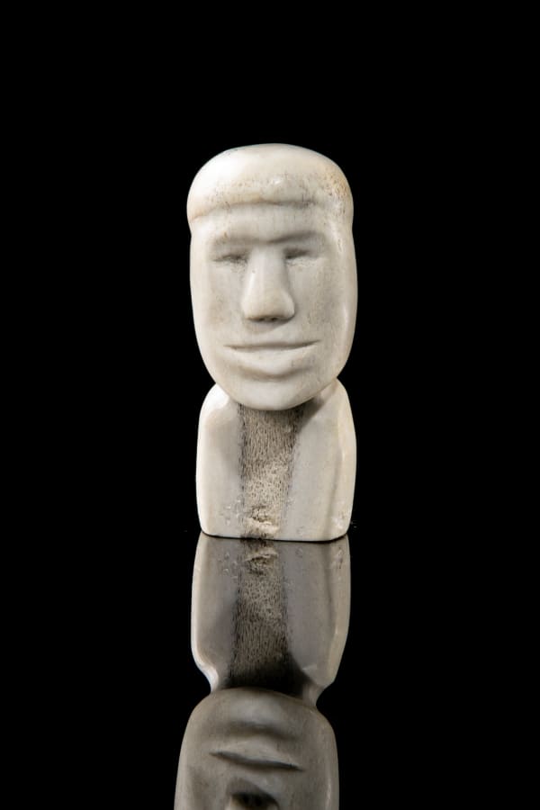 Lot 19 UNIDENTIFIED ARTIST, possibly QAMANI'TUAQ (BAKER LAKE) Head of a Man, mid 1960s antler, 3.5 x 1.25 x 3.5 in (8.9 x 3.2 x 8.9 cm) ESTIMATE: $200 — $300
