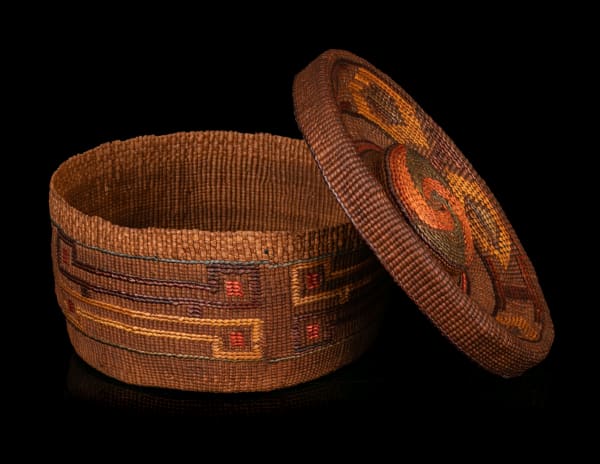 22 UNIDENTIFIED TLINGIT ARTIST Rattle Top Basket, c. 1900 spruce root, grass, and dyes, 3.25 x 6.5 x 6.5 in (8.3 x 16.5 x 16.5 cm)
