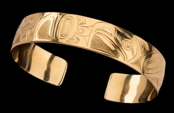 Lot 114 JAMES DANIEL SAWYER (1969-) HAIDA, MASSET Eagle and Hummingbird Bracelet, 2005 testing 14 kt gold, 0.5 x 2.5 x 2 in (1.3 x 6.3 x 5.1 cm) ESTIMATE: $3,500 — $5,000 PRICE REALIZED: $3,660.00