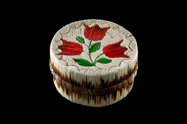 Lot 43 UNIDENTIFIED ARTIST, Probably ANISHINAABE (OJIBWE) Lidded Quill Basket, 20th century quills, birchbark, and thread, 2.5 x 5 x 5 in (6.3 x 12.7 x 12.7 cm) ESTIMATE: $300 — $500 PRICE REALIZED: $312.00