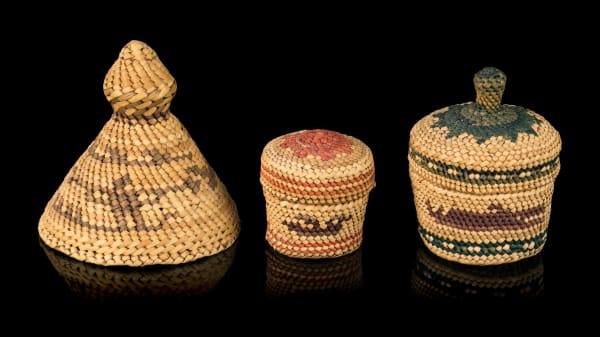 Lot 67 UNIDENTIFIED NUU-CHAH-NULTH ARTISTS Two Miniature Baskets and a Miniature Rain Hat, 1990s each cedar bark, natural and dyed grasses, the largest: 3 x 3 x 3 in (7.6 x 7.6 x 7.6 cm) ESTIMATE: $200 — $400 PRICE REALIZED: $366.00