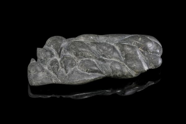 Lot 2 MIRIAM NANURLUQ QIYUK (1933-2016) QAMANI'TUAQ (BAKER LAKE Cluster of Birds, 1989 stone, 1.75 x 9 x 4.75 in (4.4 x 22.9 x 12.1 cm) ESTIMATE: $800 — $1,200 PRICE REALIZED: $1,020.00