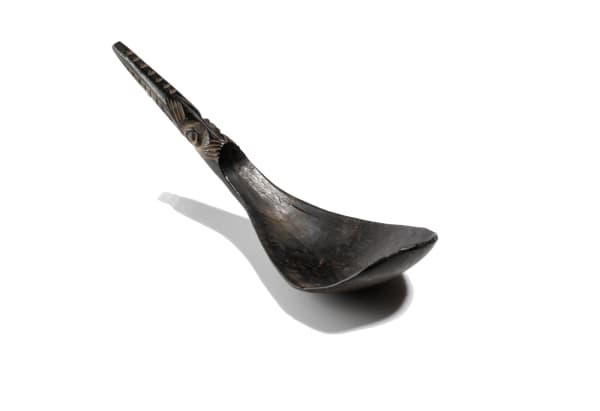LOT 73 UNIDENTIFIED MAKER, TSIMSHIAN Feast Spoon with Bird Head Carved Handle horn, 3.25 x 5.5 x 2.5 in (8.3 x 14 x 6.3 cm) ESTIMATE: $200 — $300 Price Realized: $192