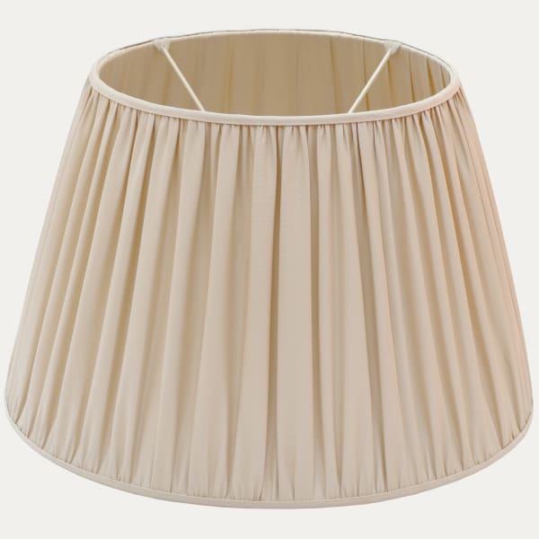 Hand-sewn Faille Lugano Vanilla Silk Pembroke Lampshade
