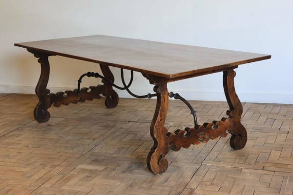 19th Century Italian Dining Table in Walnut