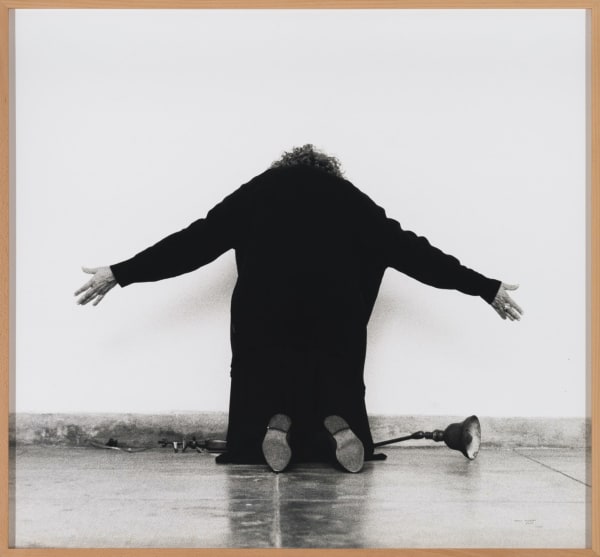 Helena Almeida, Eu estou aqui, 2004