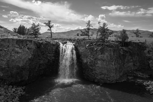 Erhan Coral, Sessizliğin Eşiğindeki Şelale / The Fall at the Edge of Silence [Ed.3 + 1 AP], 2025