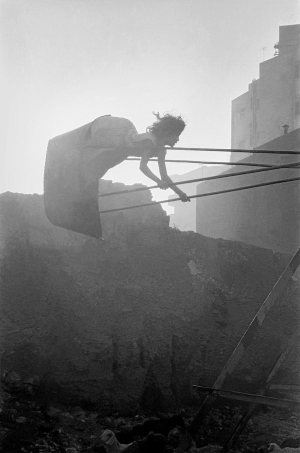 Frank Horvat, Swinging girl, Cairo, Egypt, 1962.