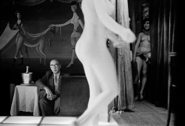 Frank Horvat, Le Sphynx, Paris, 1956.