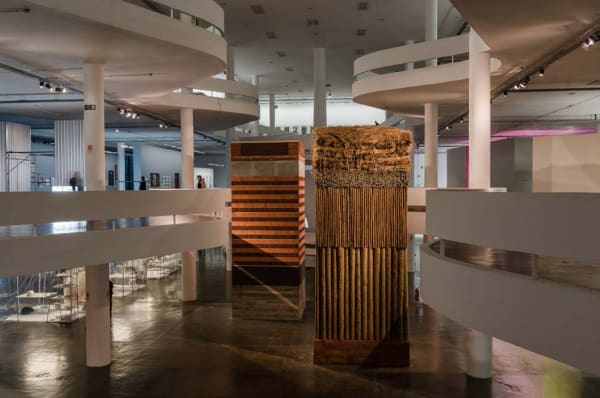 Lais Myrrha, Dois pesos duas medidas, 2016