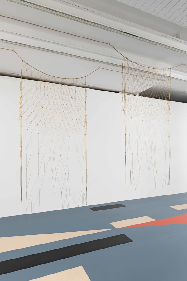 Leonor Antunes discrepâncias com A.H. #1 e #2 [discrepancies with A.H #1 and #2], 2024 latão e corda de cânhamo [brass and hemp rope] 360 x 160 x 16 cm cada 141 3/4 x 63 x 6 1/4 in [each]