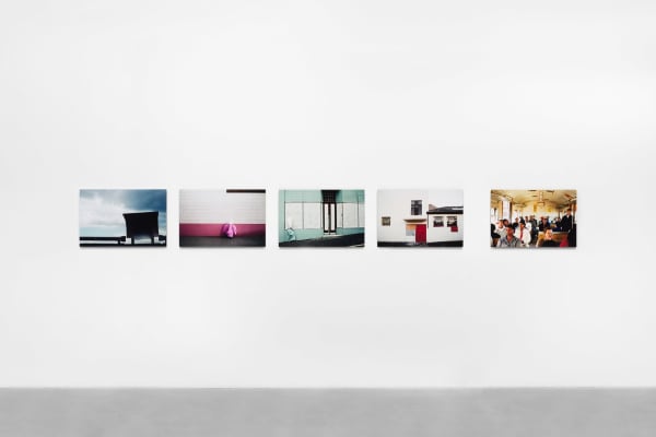 Cinthia Marcelle, Cinthia Marcelle & Jean Meeran - Capa Morada [tecido + pessoas], 2003