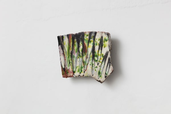 Gilson Plano Pássaro Verde, 2022 concreto, couro e encáustica [concrete, leather and encaustic] 40 x 32 x 5 cm