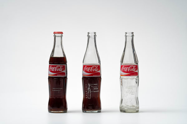 Cildo Meireles, Inserções em Circuitos Ideológicos: Projeto Coca - Cola, 1970