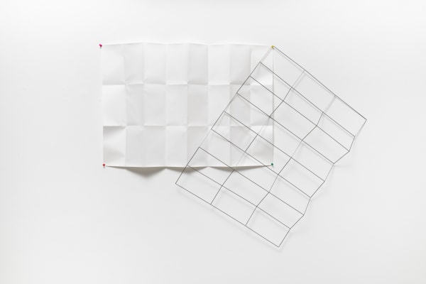 Jorge Macchi Chat de fantasmas, 2021 papel e estrutura de aço [paper and steel structure] 100 x 134 cm | 39 3/8 x 52 3/4 in papel [paper]: 11 x 20 cm | 4 3/8 x 7 7/8 in aço [steel]: 80 x 60 x 8 cm | 31 1/2 x 23 5/8 x 3 1/8 in