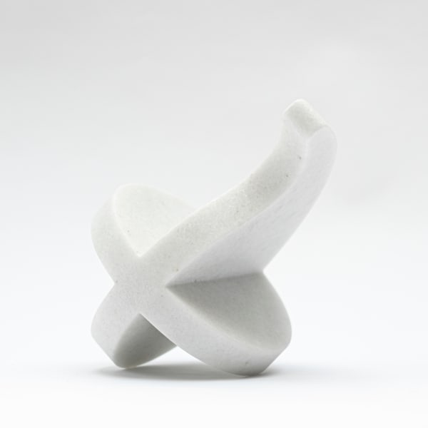 Pedro Reyes Ponto e vírgula, 2021 mármore branco [white marble] 26 x 31.5 x 23 cm 10 1/4 x 12 3/8 x 9 1/8 in