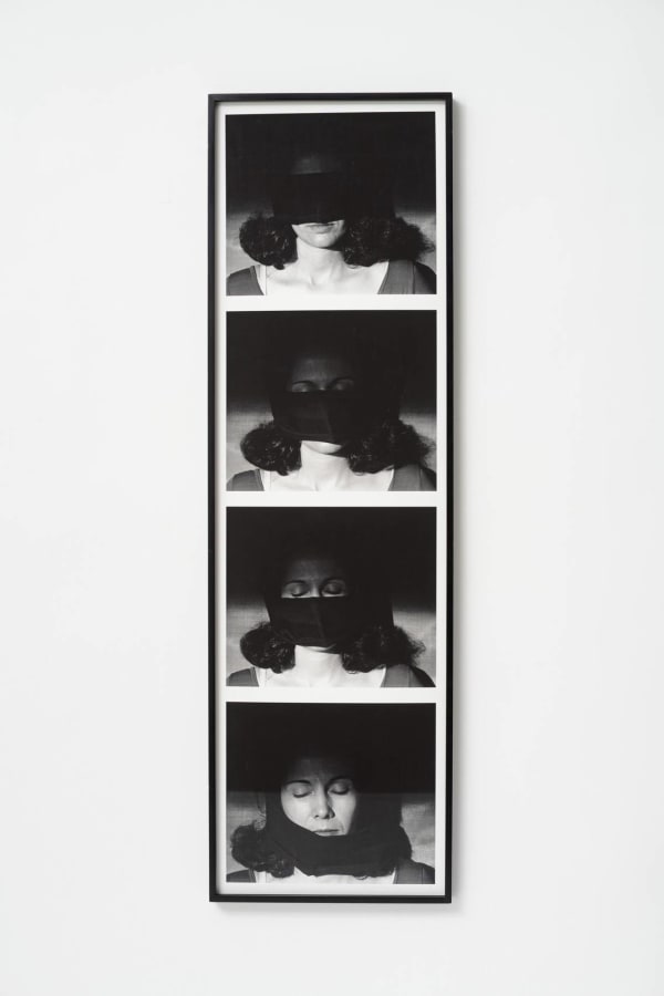 Anna Maria Maiolino, Aos poucos, série “Fotopoemação” [Little by Little from the "Photopoemactions" series], 1976