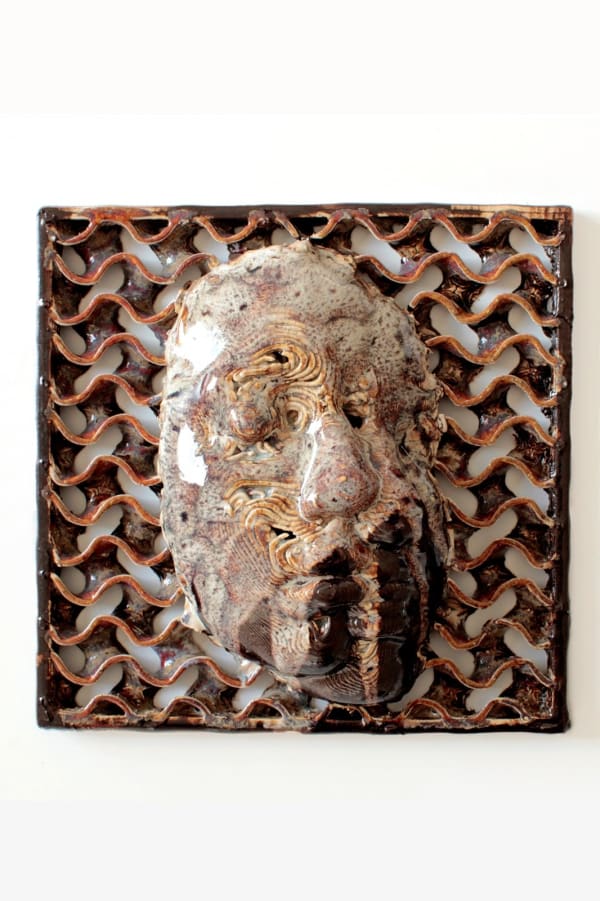 Enorê Untitled (Glitch #1), 2021 Impressão 3D em cerâmica esmaltada 3D printed and glazed ceramic 27 x 27 cm