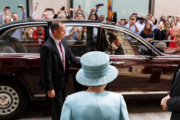 Martin Parr, The Queen visiting the Draper's Livery Hall on their 650th Anniversary, 2014