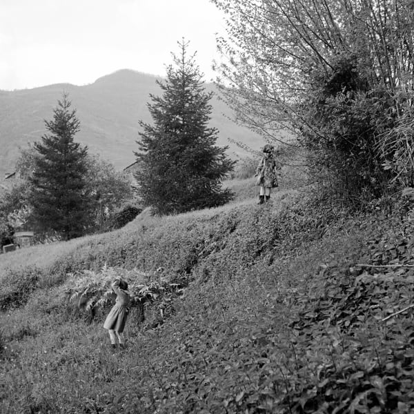Anne Rearick, Sisters, Saint-Jean-Pied-de-Port, France, 1990