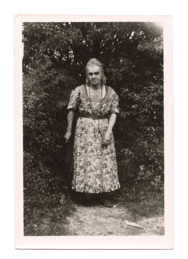 Marcel BASCOULARD Pose 8 Photographie Dim. papier: 13 x 8,9 cm, 13 x 8,9 cm