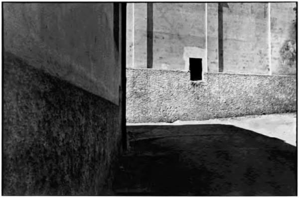 Salerne, Italie, 1933 | Série Trop tôt, trop tard (After Henri Cartier-Bresson), 2007